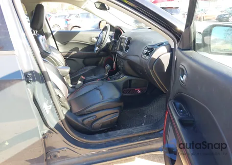 2018 Jeep Compass Trailhawk 4X4 z USA, uszkodzony, nr VIN 3C4NJDDB3JT367145